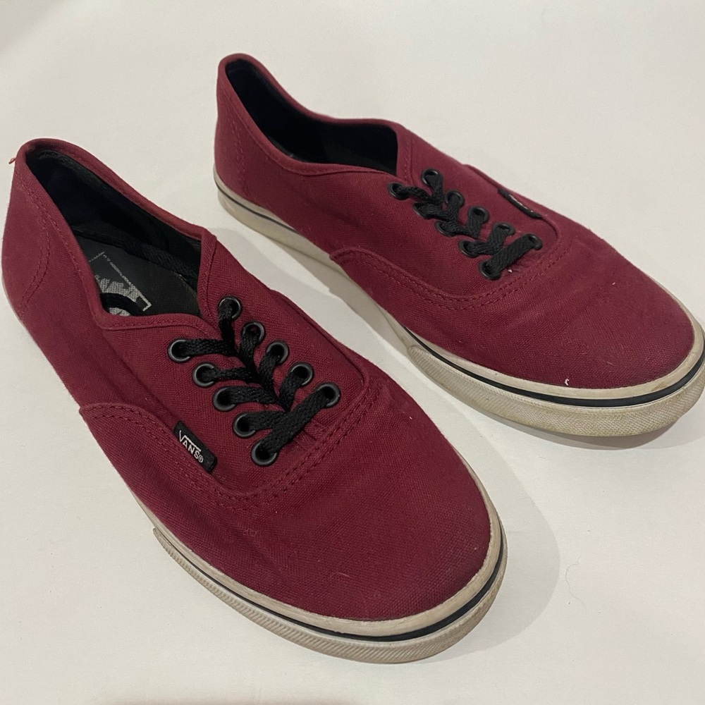 Vans Unisex Authentic Core Classics Casual Sneaker Shoe - maroon, size M 5.5 W 7 - Picture 2 of 8